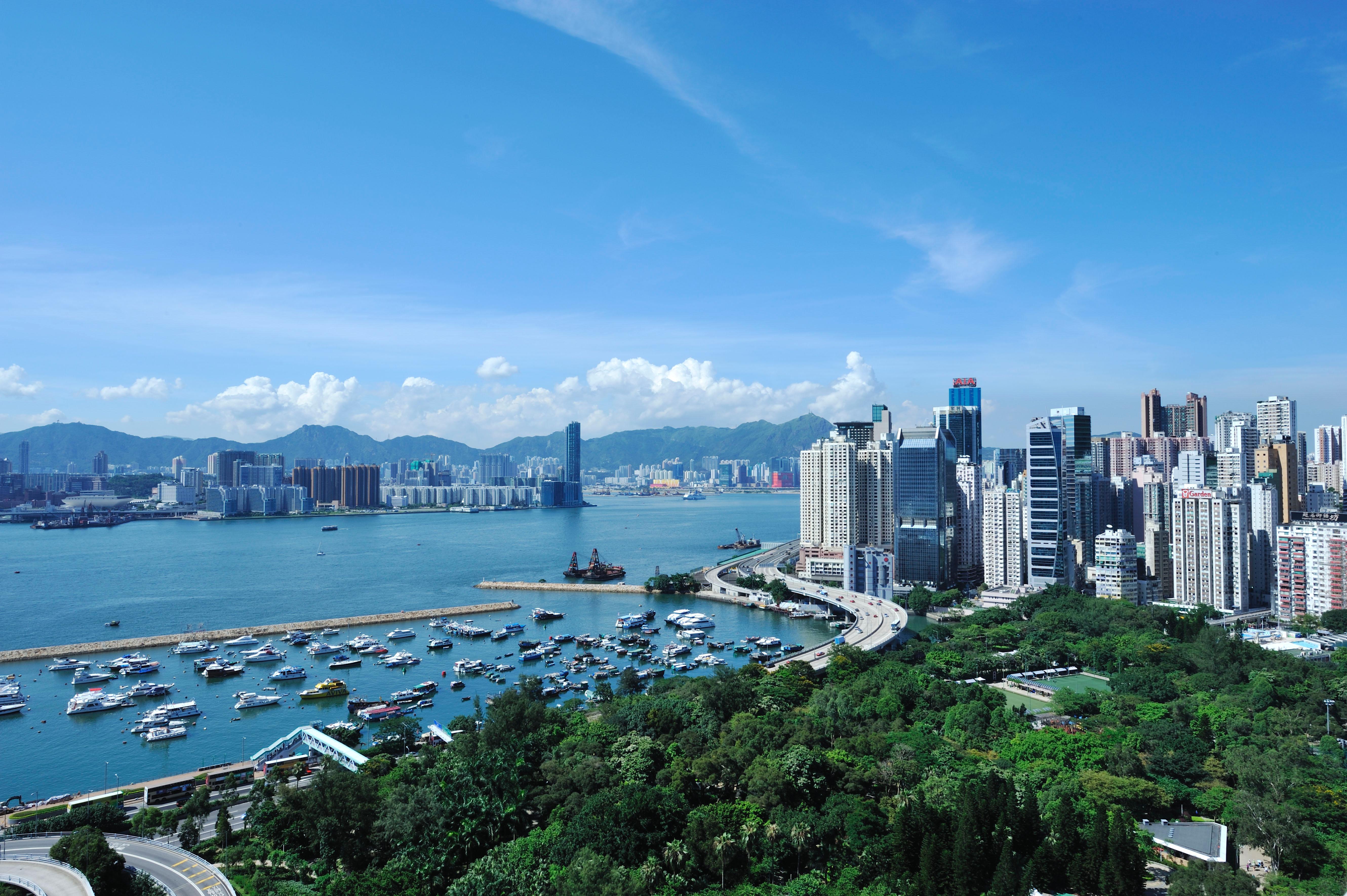 香港柏宁铂尔曼酒店 外观 照片 View of Victoria Harbour from the park