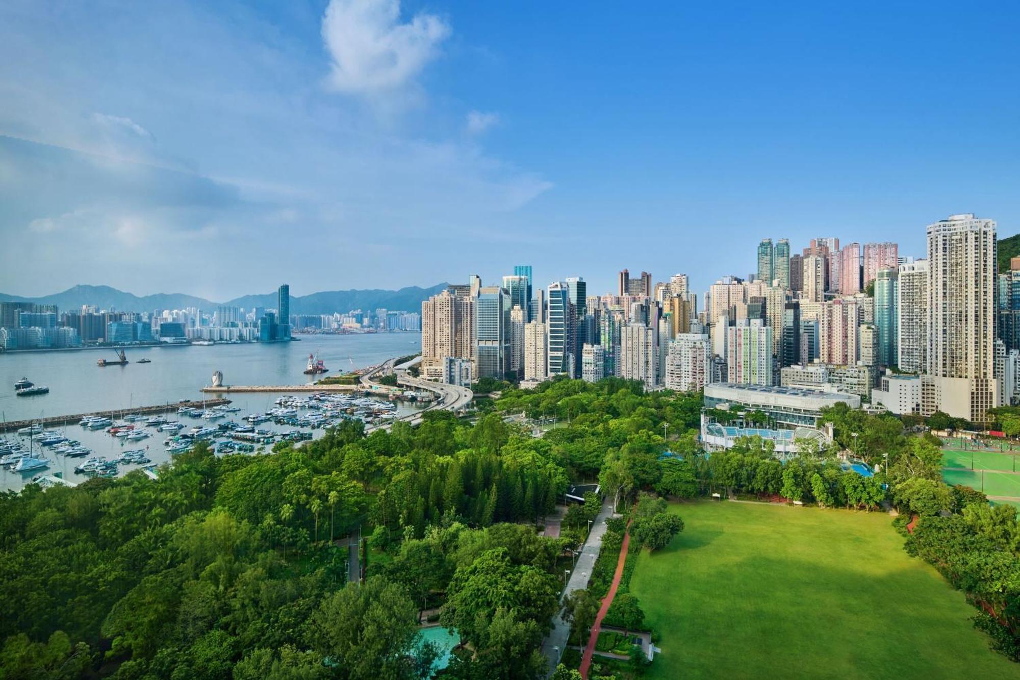 香港柏宁铂尔曼酒店 外观 照片 View of Victoria Harbour from the park